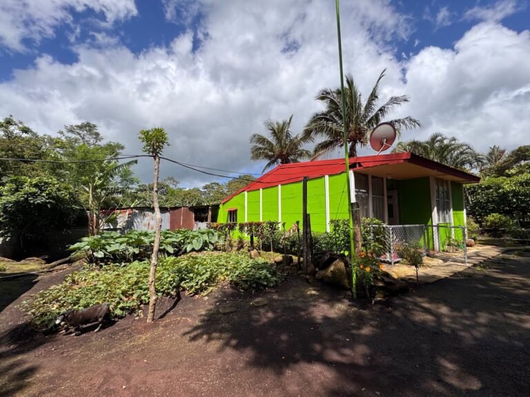 Casa y lote en Nueva Guatemala